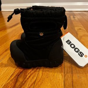 NWT B-MOC snow Bogs Toddler Snow Boots